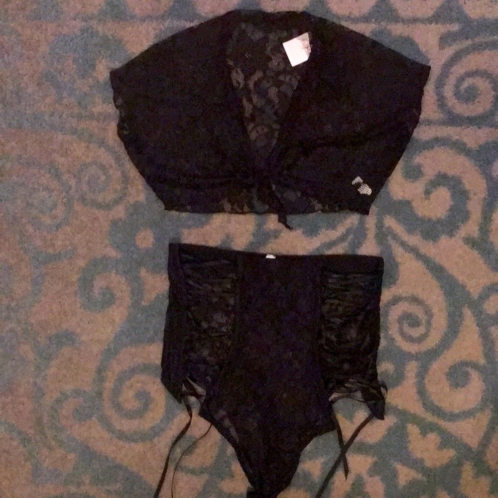FREDERICK’S of HOLLYWOOD Lace Undie and Tie-Top 🕷